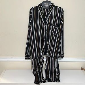 Simply Vera L soft and cozy pajamas.